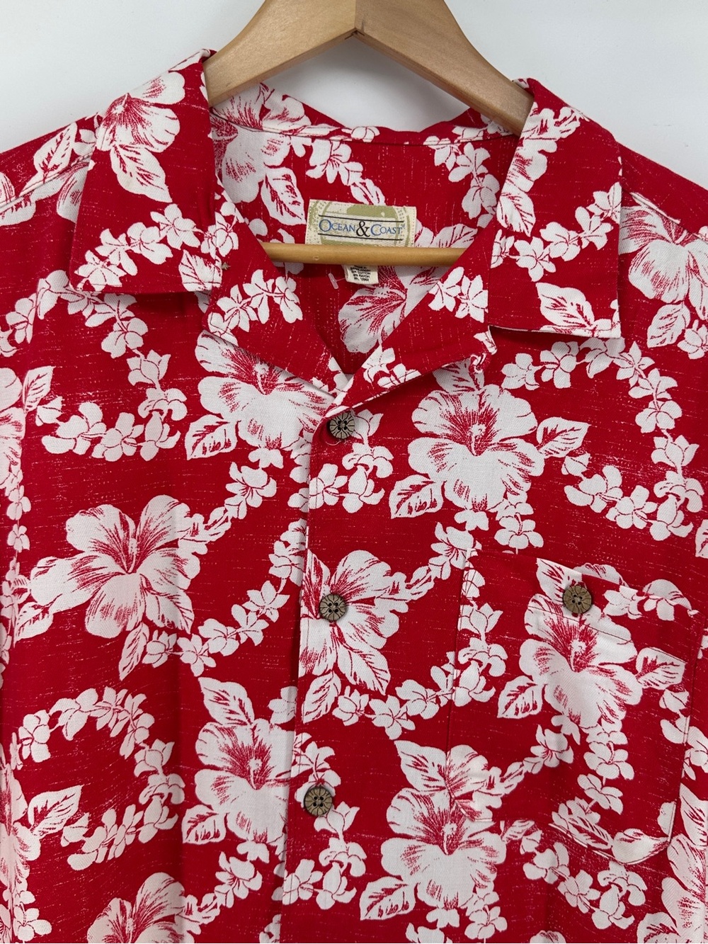 Ocean & Coast Hawaiian Shirt Men’s Large Red White Hibiscus Tropical Camp